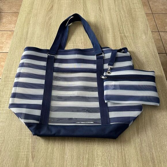 NWOT … CROWN & IVY Navy Striped Tote Bag With BONUS Matching Pouch - Picture 1 of 5